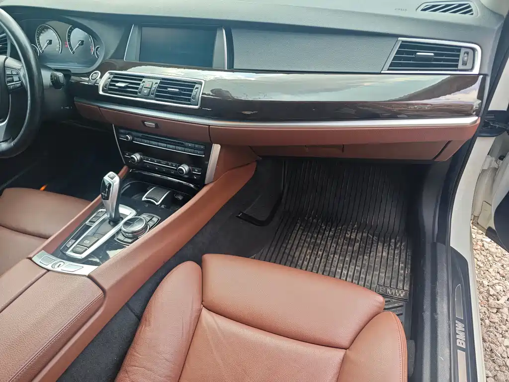 BMW 5 Series GT — миниатюра 13