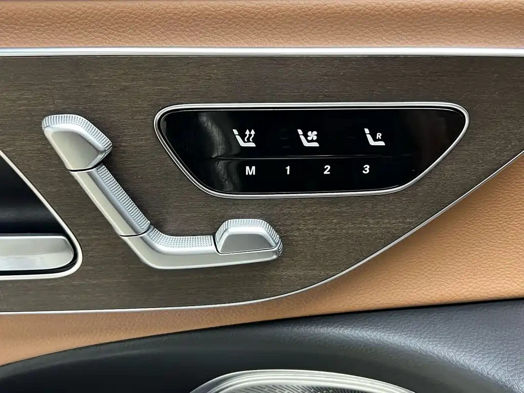Mercedes-Benz E-Class — миниатюра 16