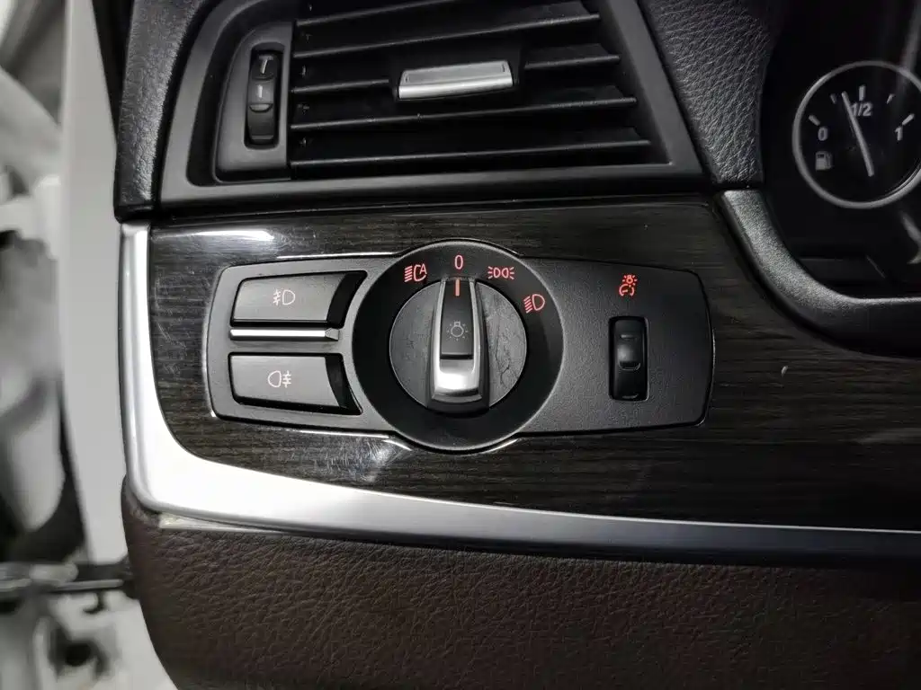 BMW 5 Series — миниатюра 21