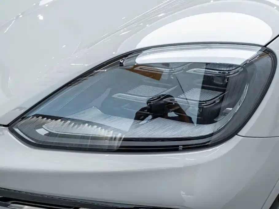 Porsche Cayenne — миниатюра 8