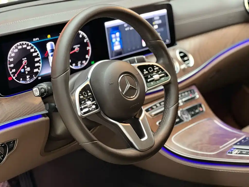 Mercedes-Benz E-Class — миниатюра 7