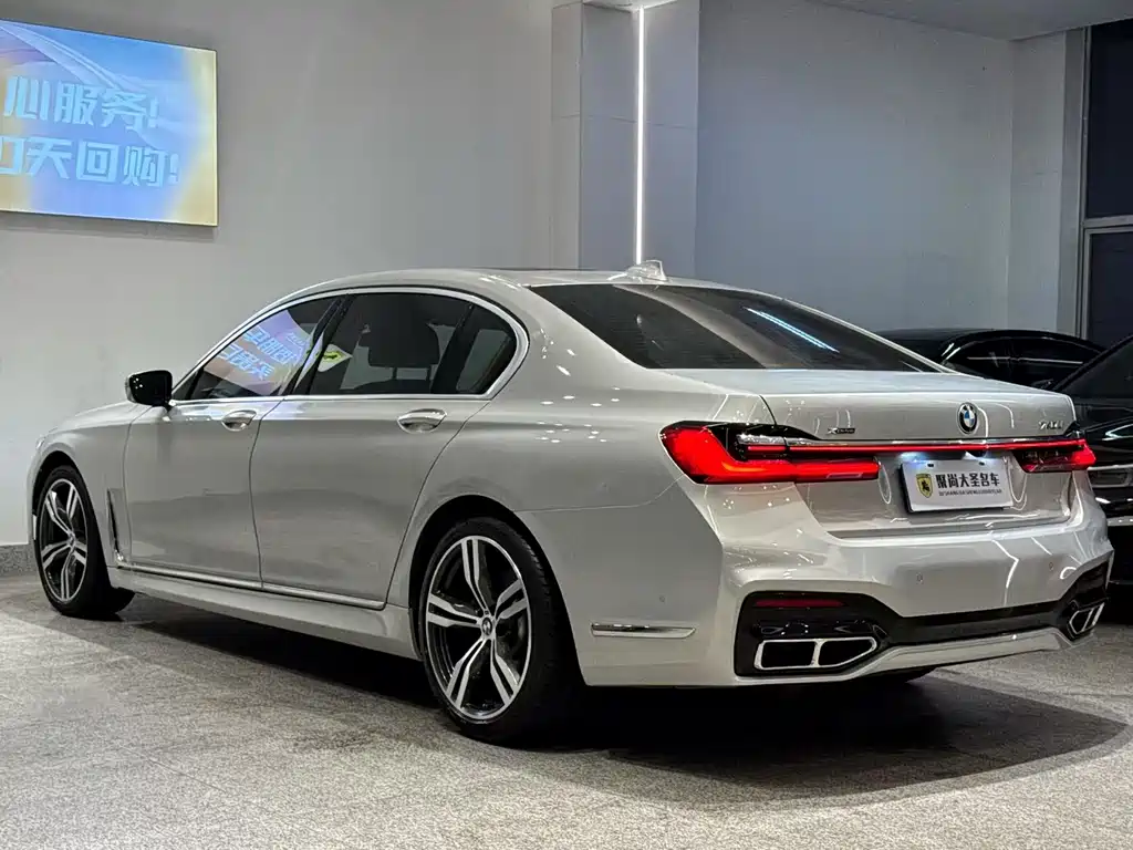 BMW 7 Series — миниатюра 9