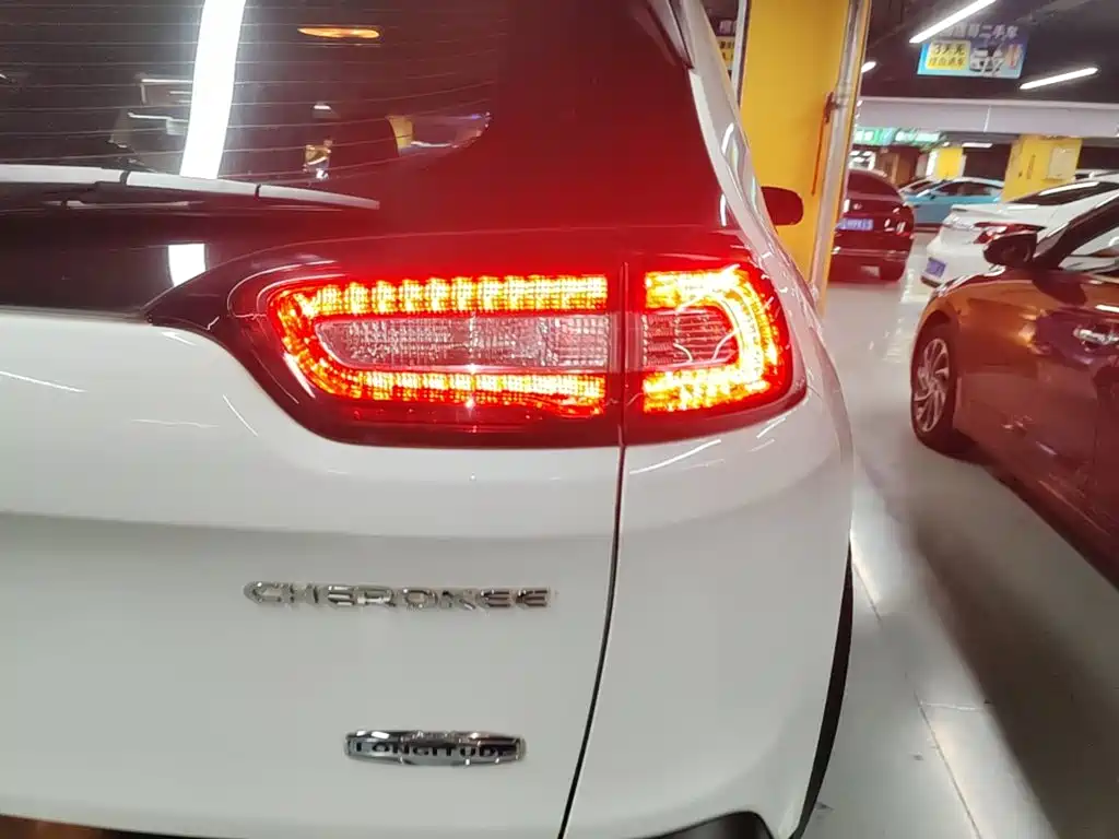 Jeep Cherokee — миниатюра 8