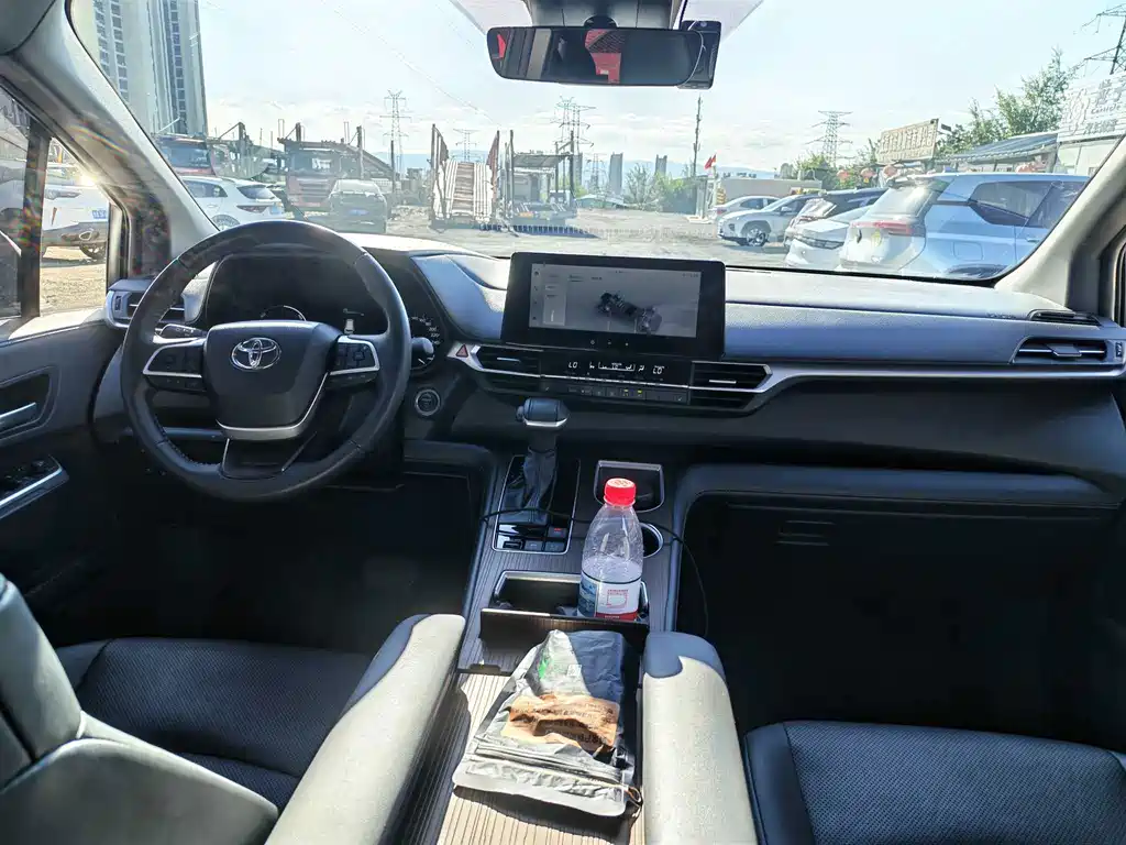 Toyota Sienna — миниатюра 9