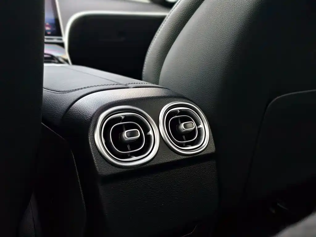 Mercedes-Benz C-Class — миниатюра 14