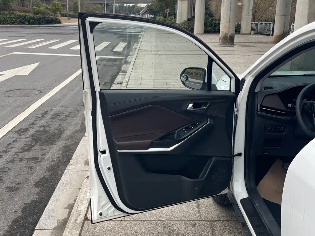 Changan CS15 1.5L Auto Progressive Type China V, фото 8