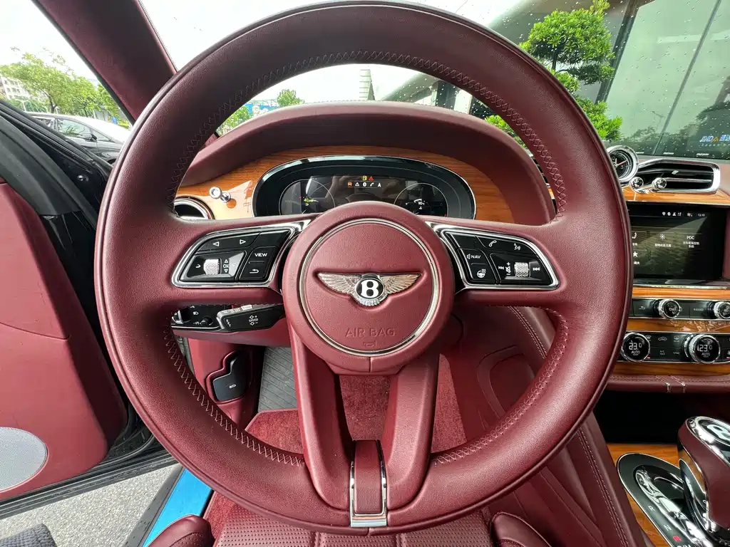 Bentley Bentayga — миниатюра 4