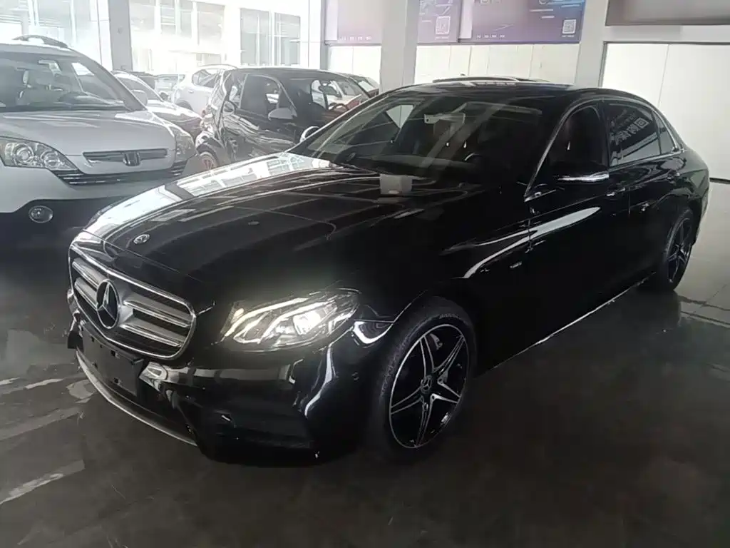 Mercedes-Benz E-Class — миниатюра 2