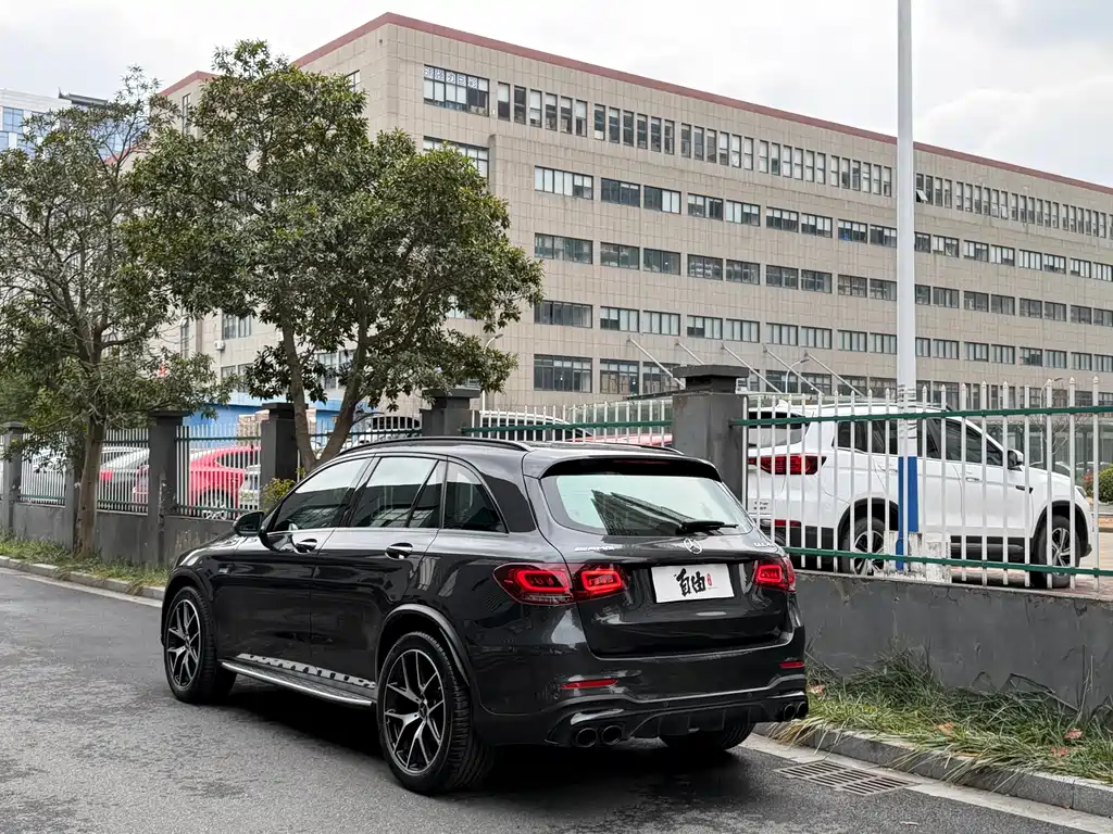 MERCEDES-BENZ GLC AMG