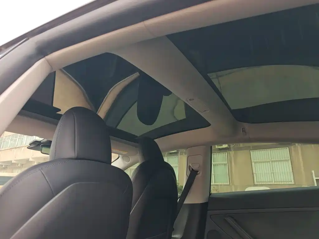Tesla Model 3 — миниатюра 15