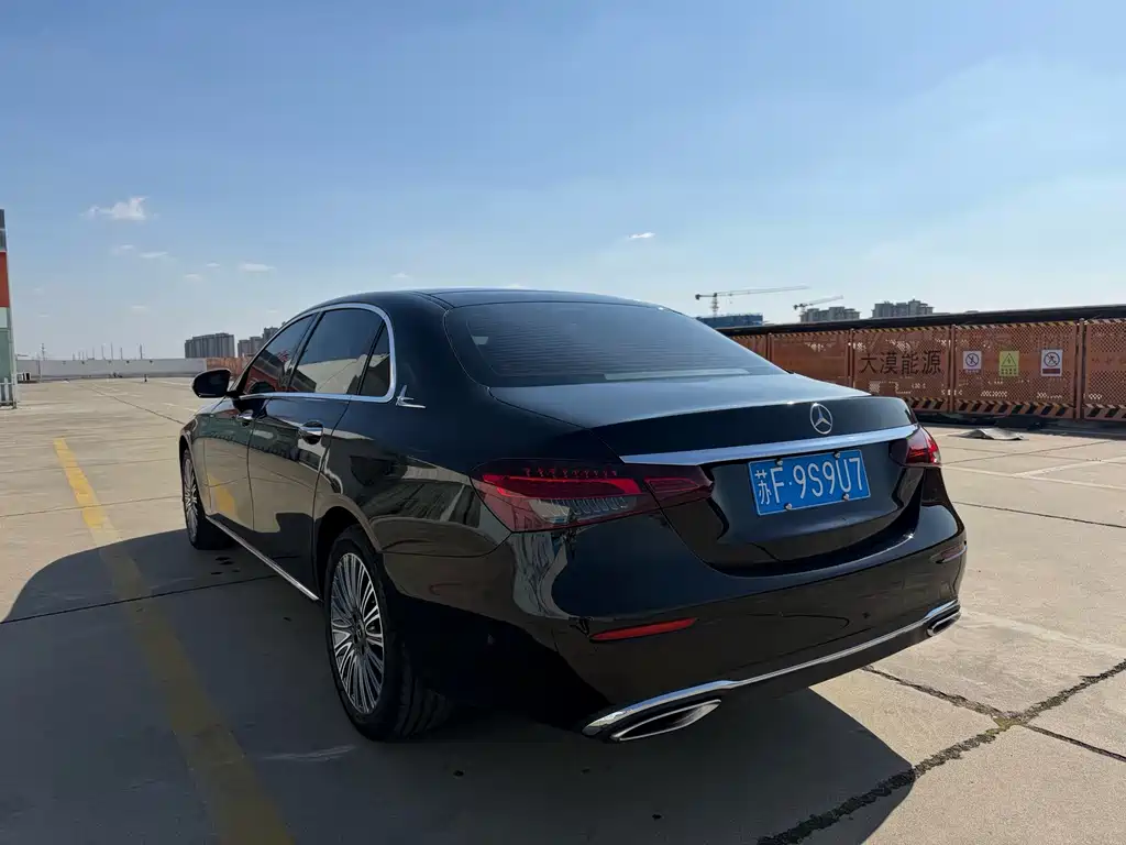 Mercedes-Benz E-Class — миниатюра 9