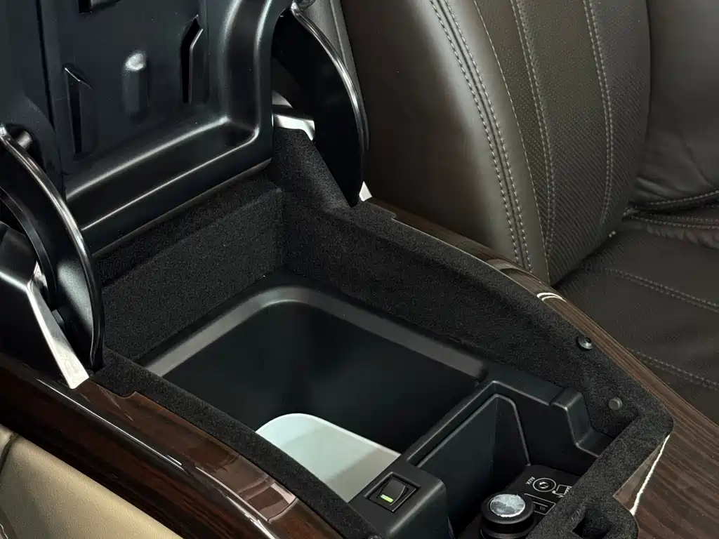 Land Rover Range Rover — миниатюра 10