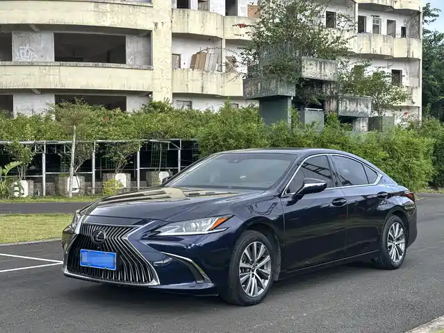 LEXUS  ES 2019