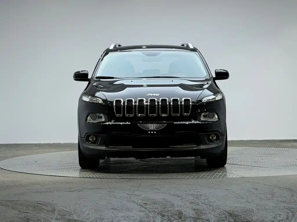 Jeep Cherokee — миниатюра 2