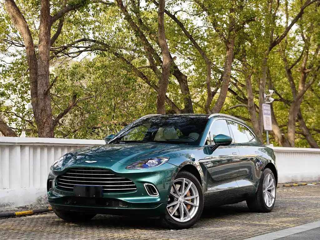 Aston Martin DBX