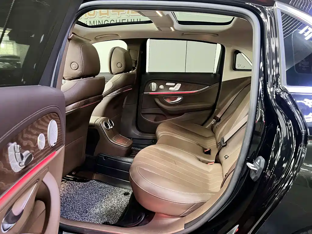 Mercedes-Benz E-Class — миниатюра 8