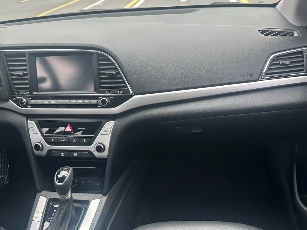 Hyundai Elantra — миниатюра 16
