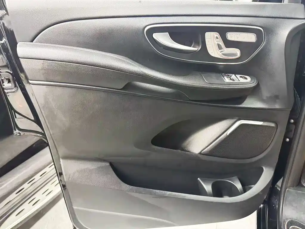 Mercedes-Benz V-Class — миниатюра 14
