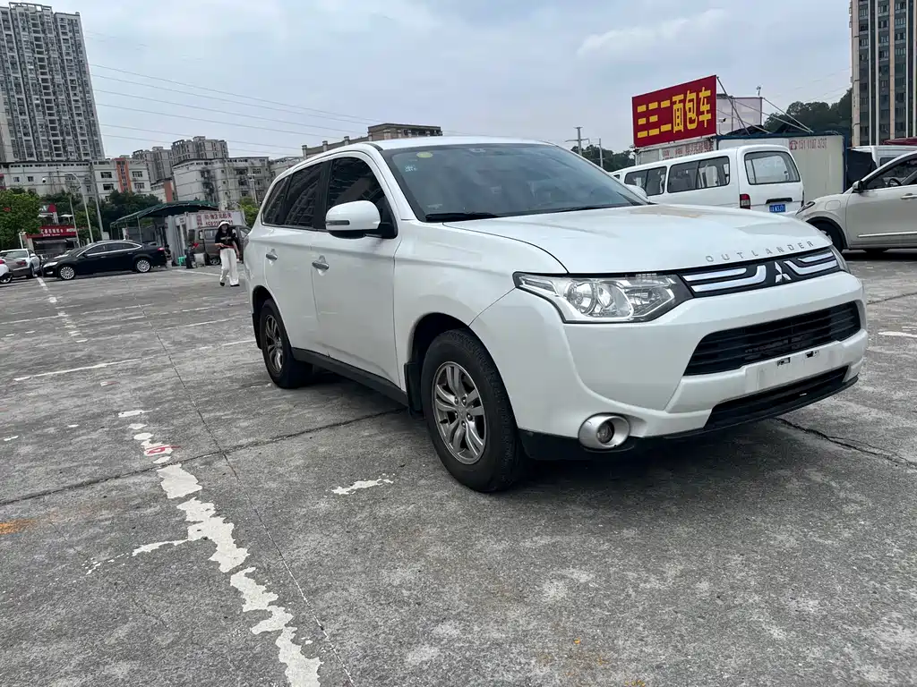 Mitsubishi Outlander (Import) — миниатюра 2