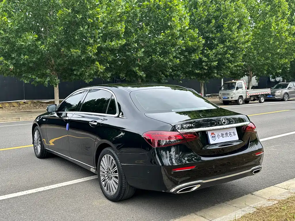 Mercedes-Benz E-Class — миниатюра 7
