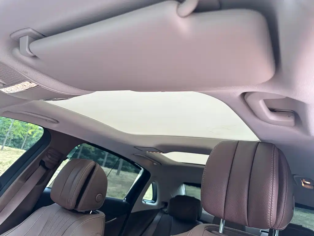 Mercedes-Benz E-Class — миниатюра 16