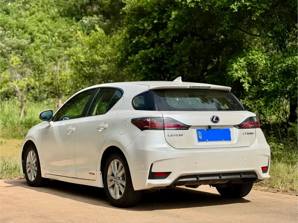 Lexus CT — миниатюра 4