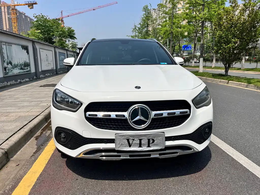 MERCEDES-BENZ  GLA