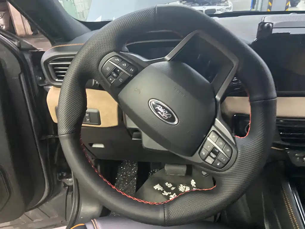 Ford Explorer — миниатюра 7