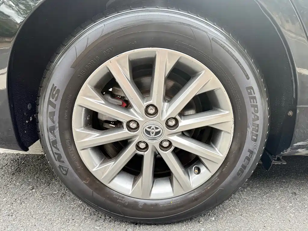 Toyota Camry — миниатюра 14