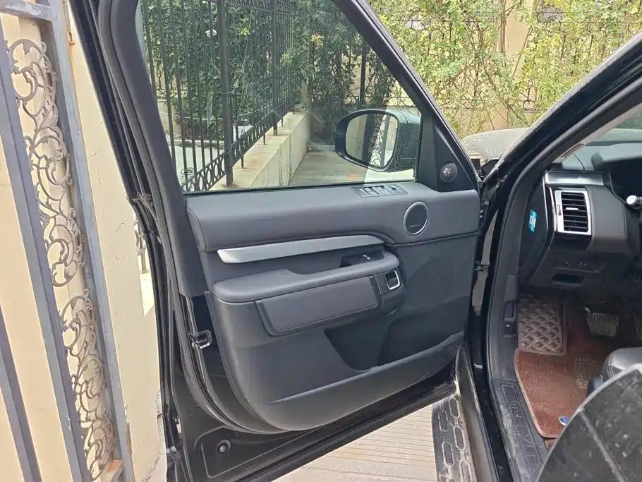 Land Rover Discovery — миниатюра 7