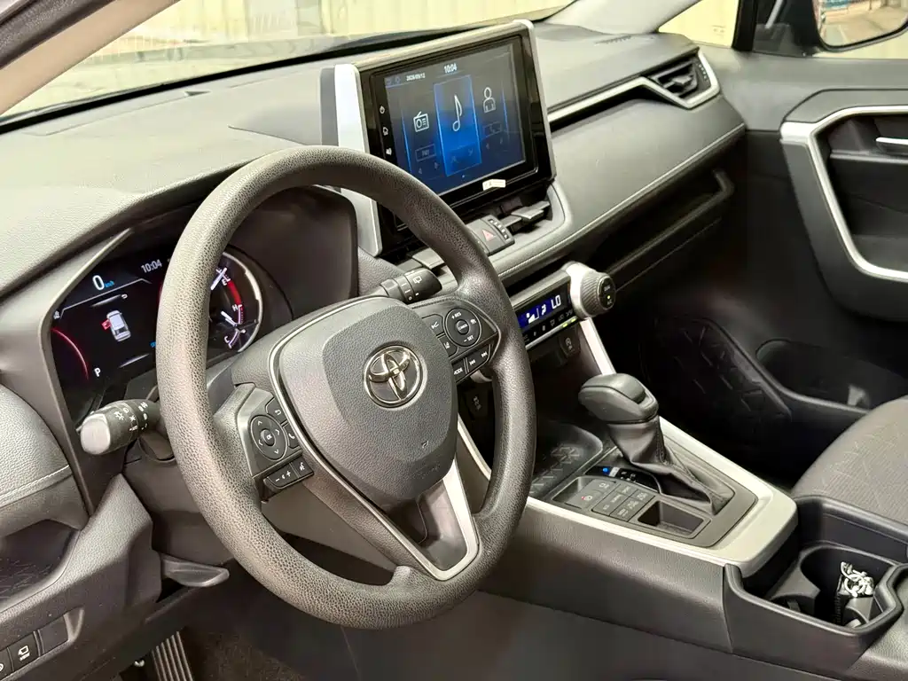 Toyota RAV4 — миниатюра 8