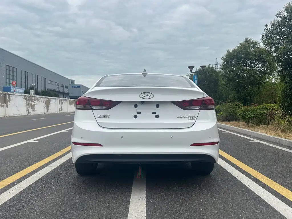 Hyundai Elantra — миниатюра 15
