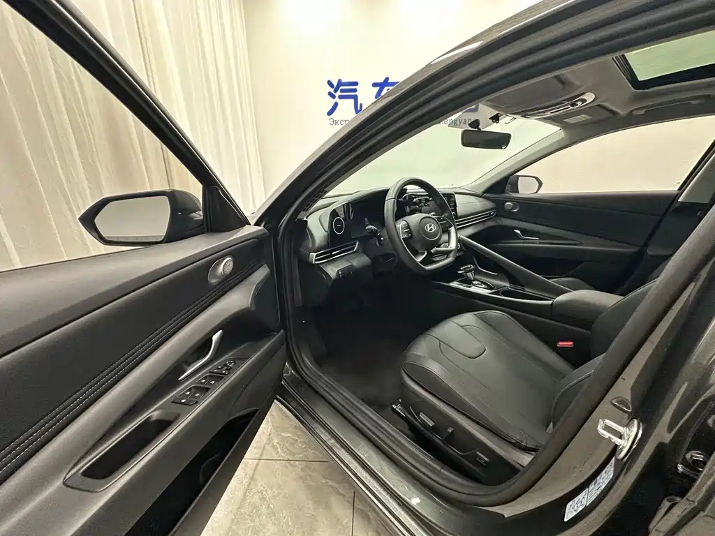 Hyundai Elantra — миниатюра 7