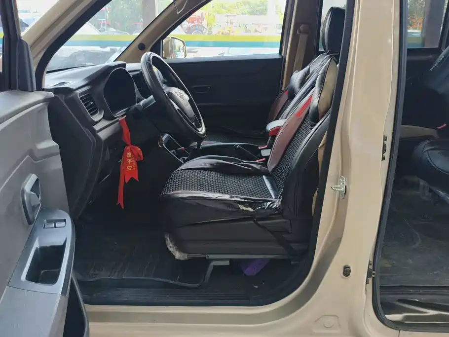 Wuling Hongguang V — миниатюра 9