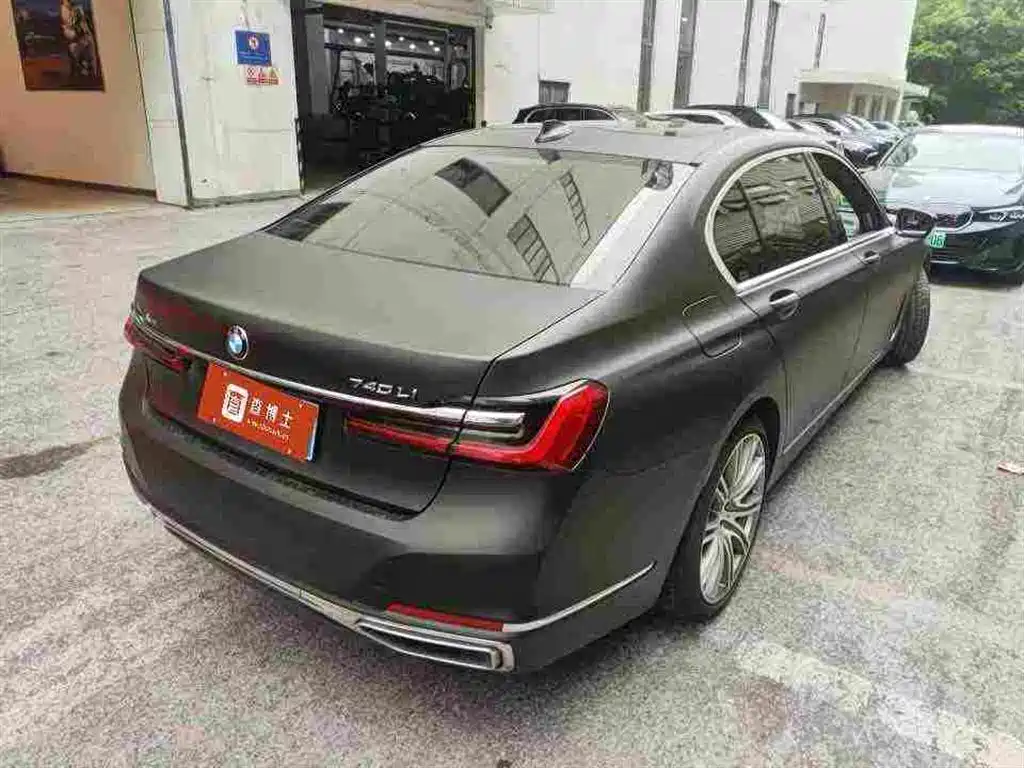 BMW 7 Series — миниатюра 9