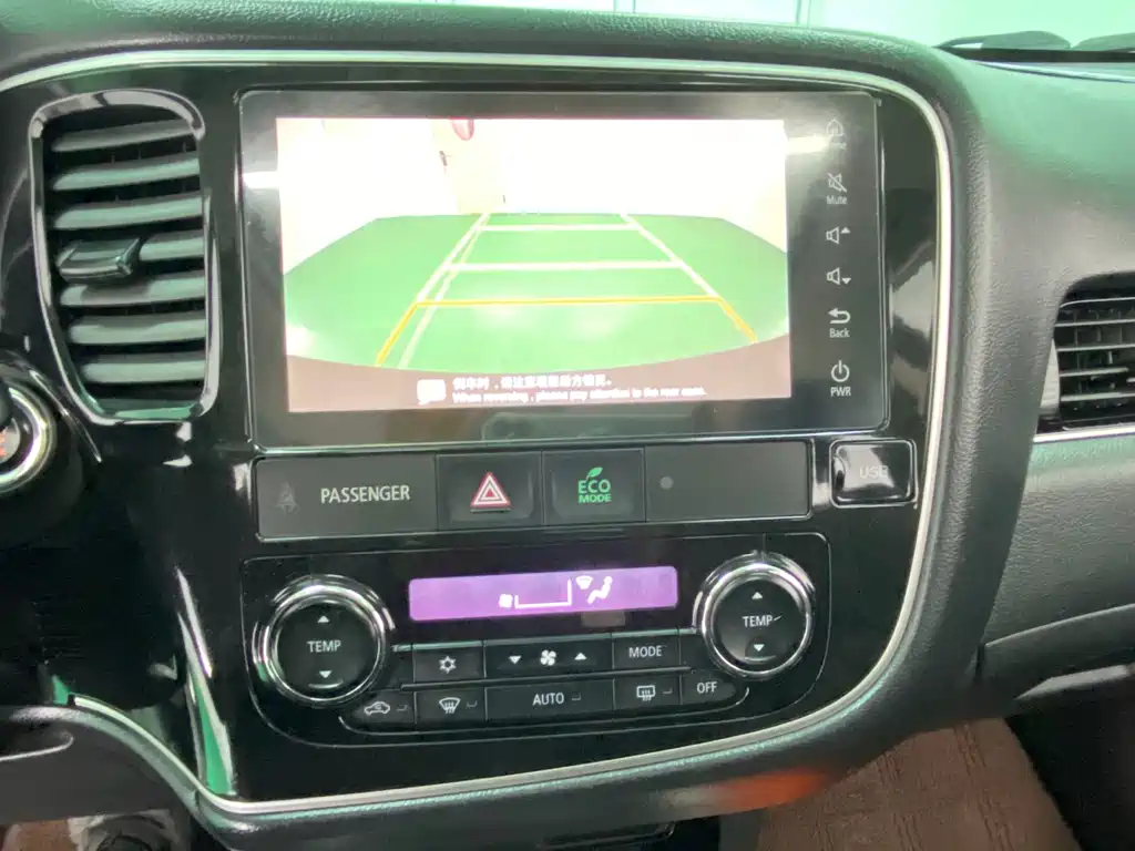 MITSUBISHI OUTLANDER