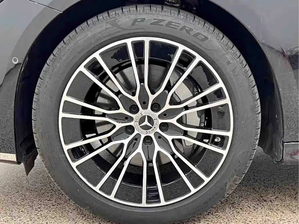 Mercedes-Benz E-Class — миниатюра 8