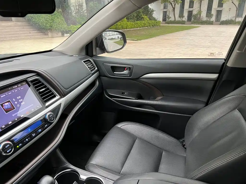 Toyota Highlander — миниатюра 5