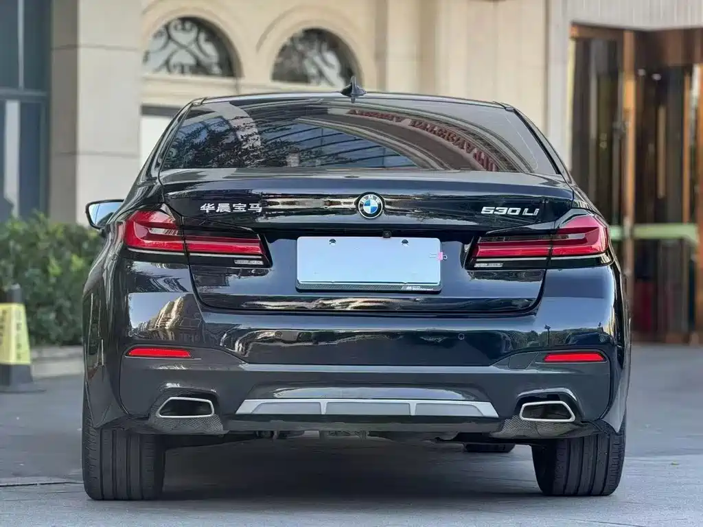 BMW 5 Series — миниатюра 15