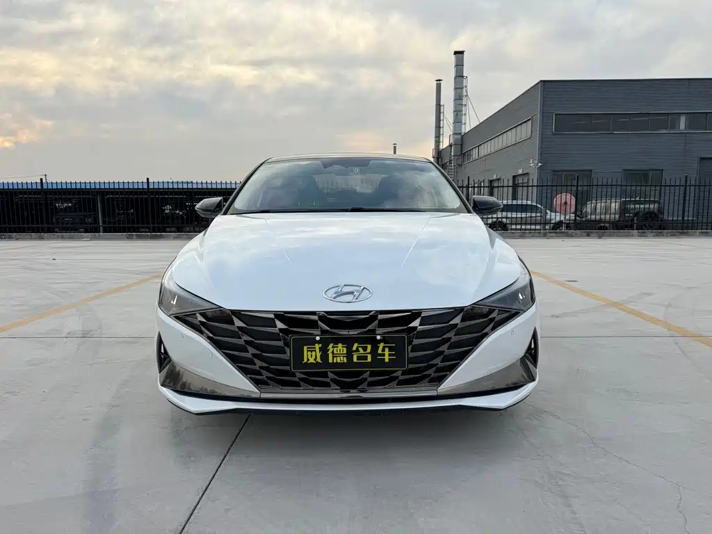 HYUNDAI ELANTRA