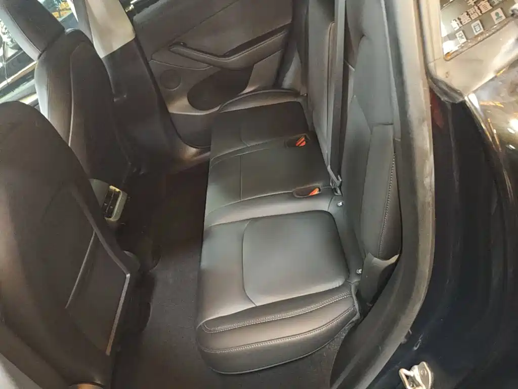 Tesla Model Y — миниатюра 17