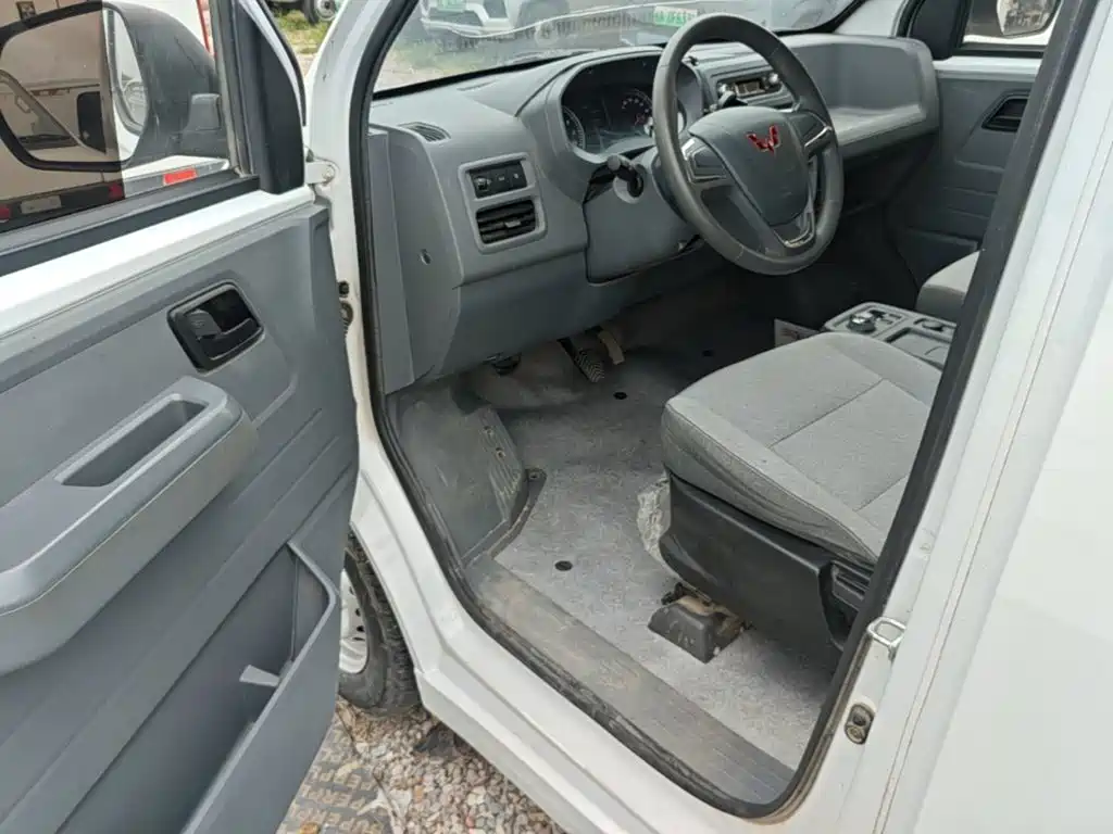 Wuling Yangguang — миниатюра 16