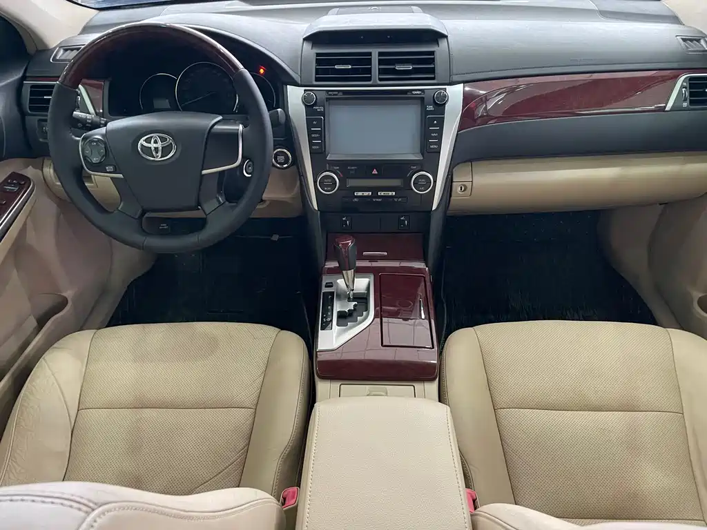 Toyota Camry — миниатюра 5