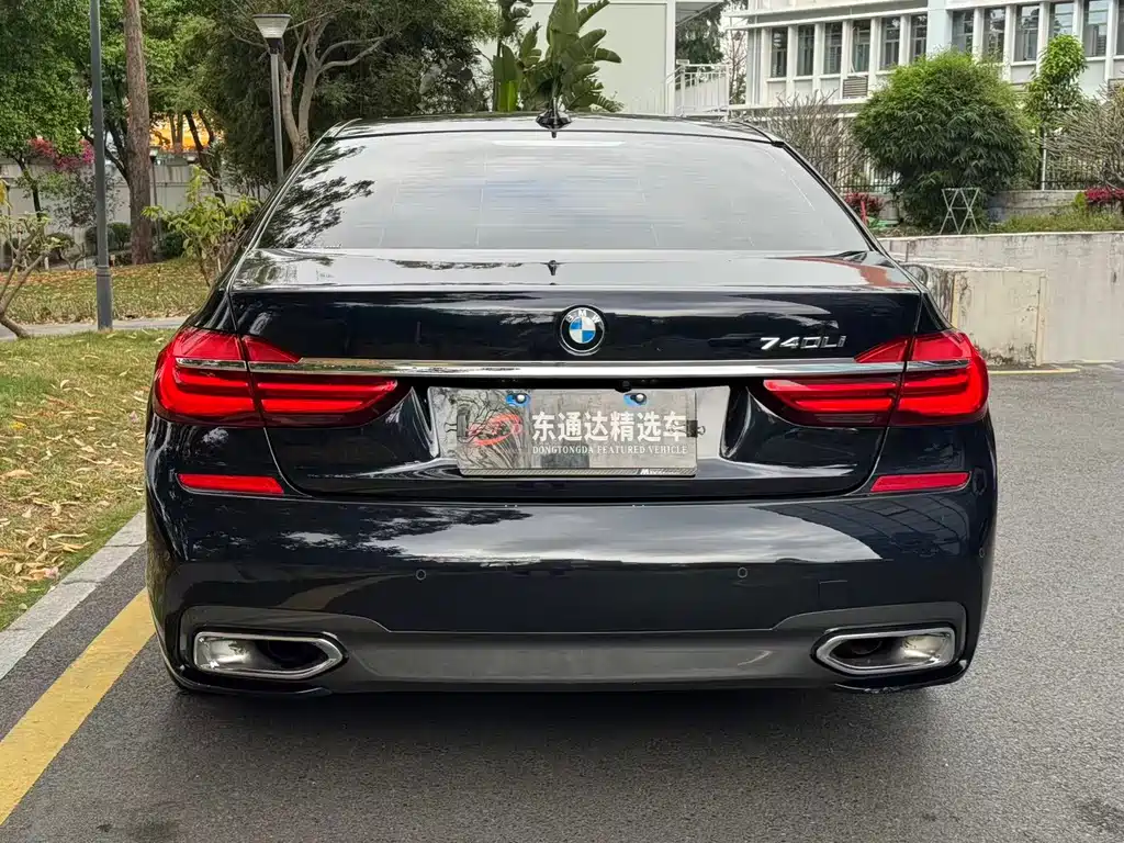 BMW 7 Series — миниатюра 14