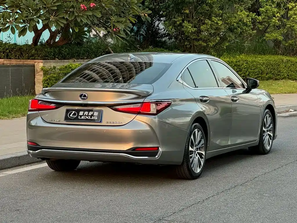 Lexus ES — миниатюра 6