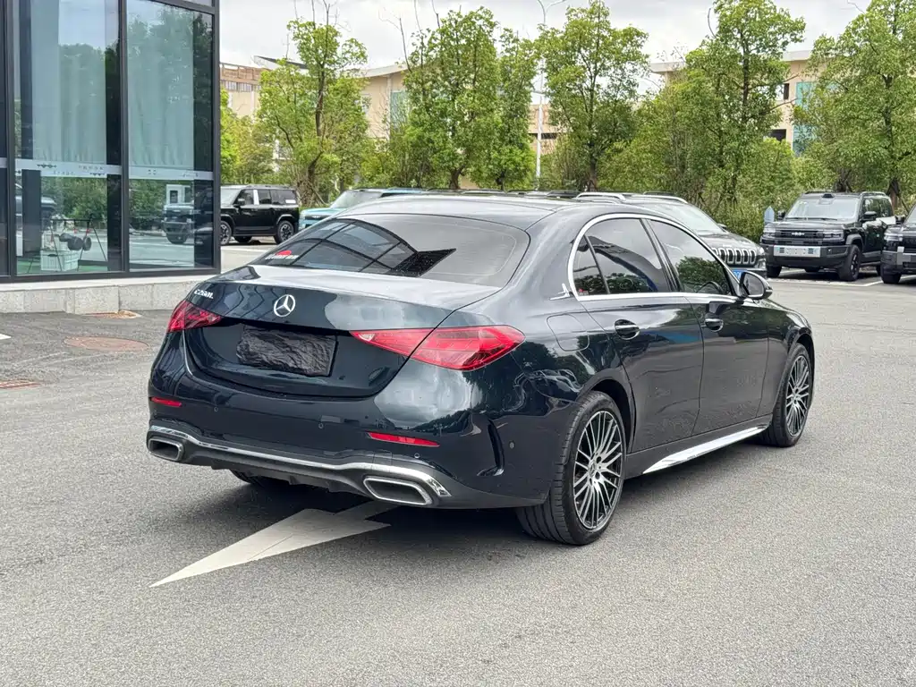 Mercedes-Benz C-Class — миниатюра 13