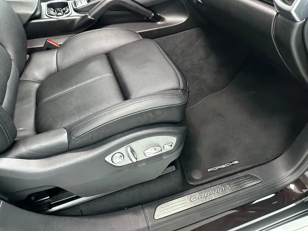 Porsche Cayenne — миниатюра 18
