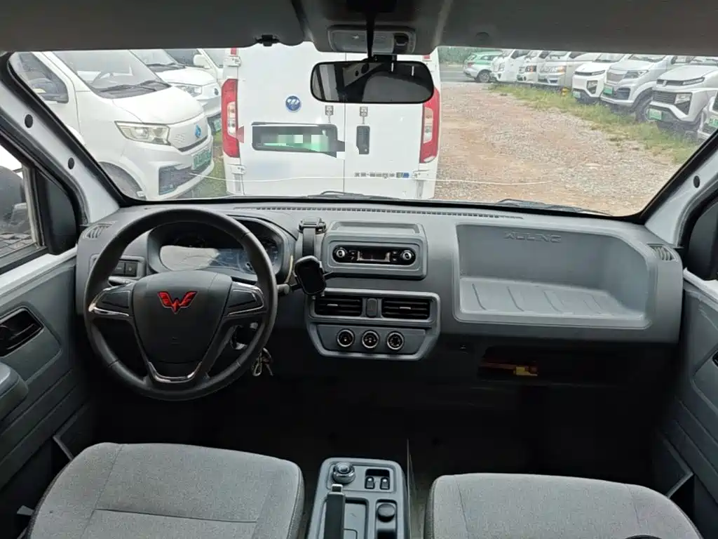 Wuling Yangguang — миниатюра 10