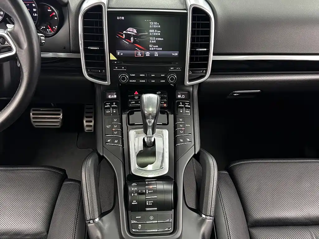 Porsche Cayenne — миниатюра 11