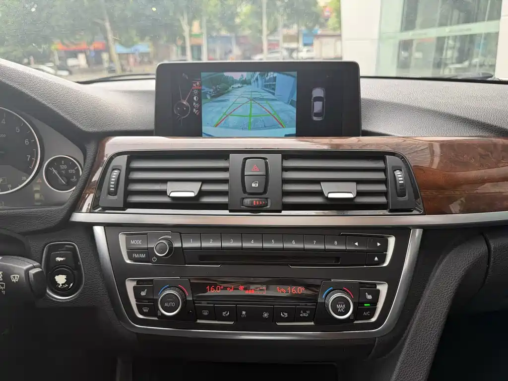 BMW 3 Series — миниатюра 8